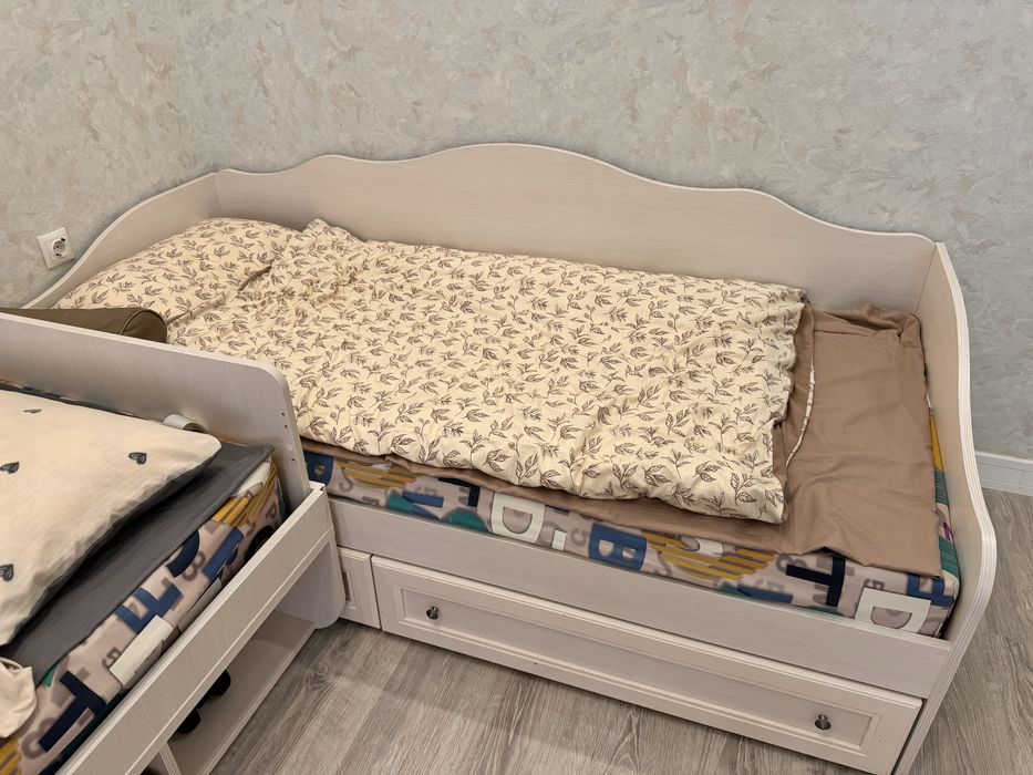 Продам кровати, несколько