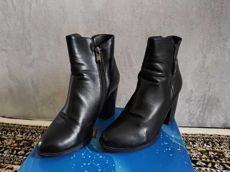 Ботинки женские демисезонные 3 пары