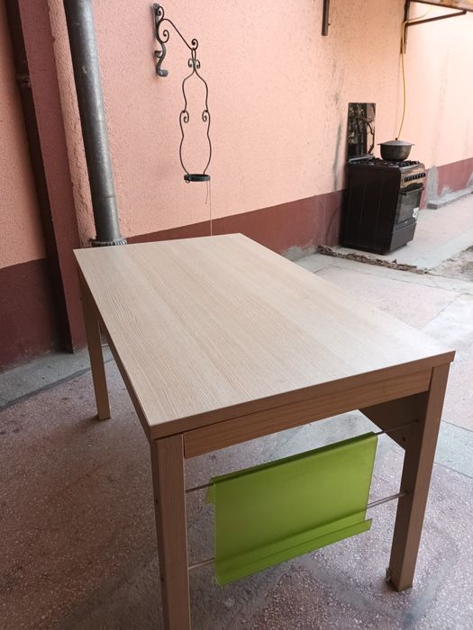 Продам 2 стола качестаенные