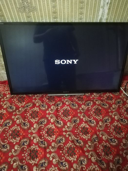 Продам телевизор 82см