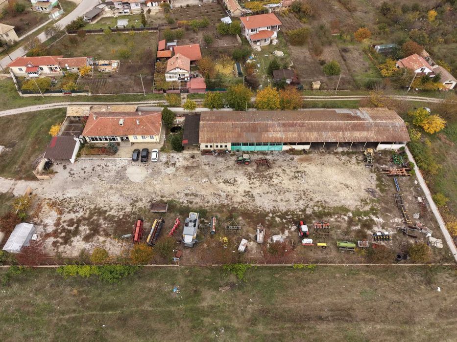 Продава се бизнес имот 6дк във Върбак обл.Шумен