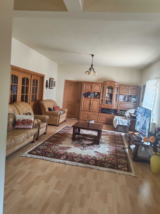 Casa de vanzare cu spatiu comercial P+1, 595000 euro