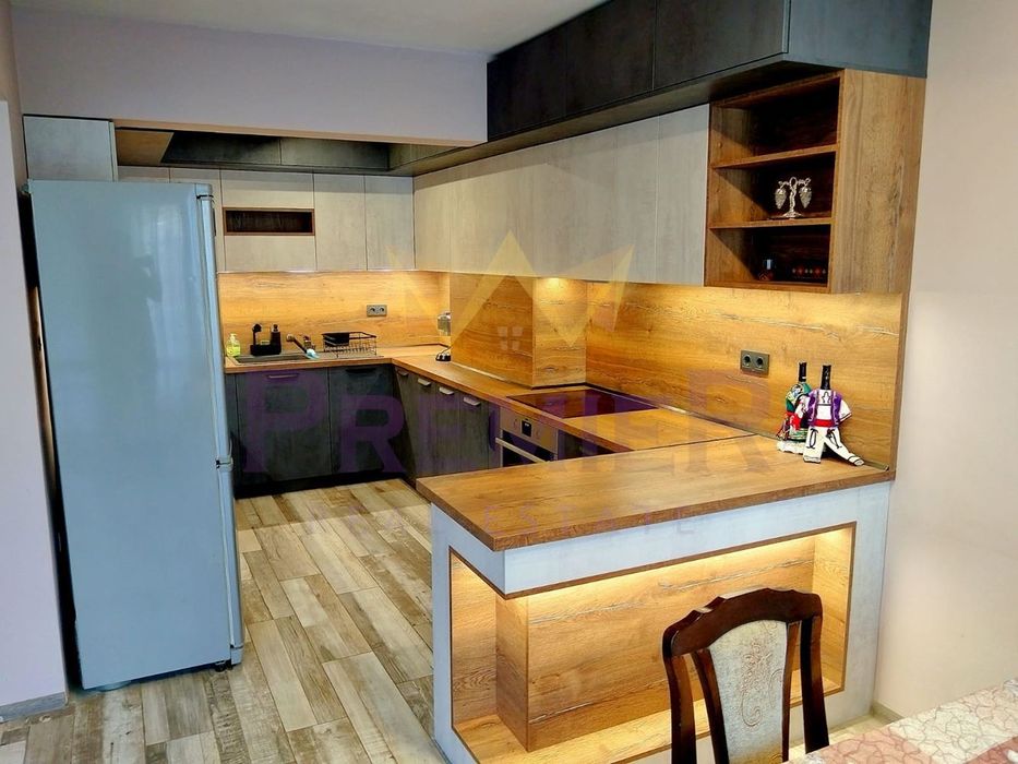 Дава се под наем Четиристаен апартамент в Варна, Гръцка махала - 130 кв.м за 1020 € - Снимка #2