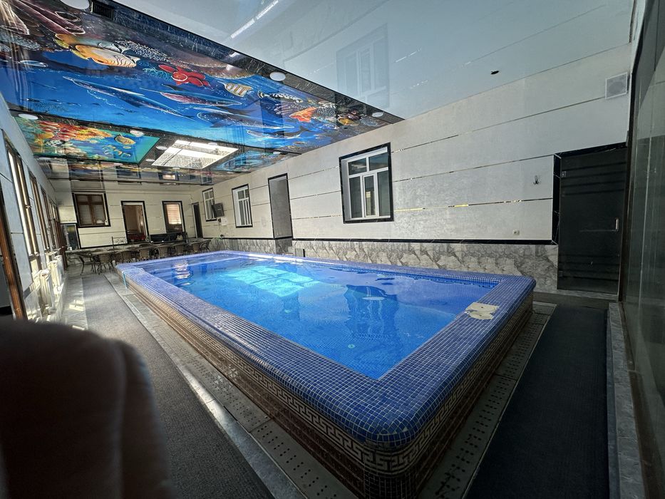 300000 сум  сауна бассейн биляард плестешн 8 та одамгача щу нарх