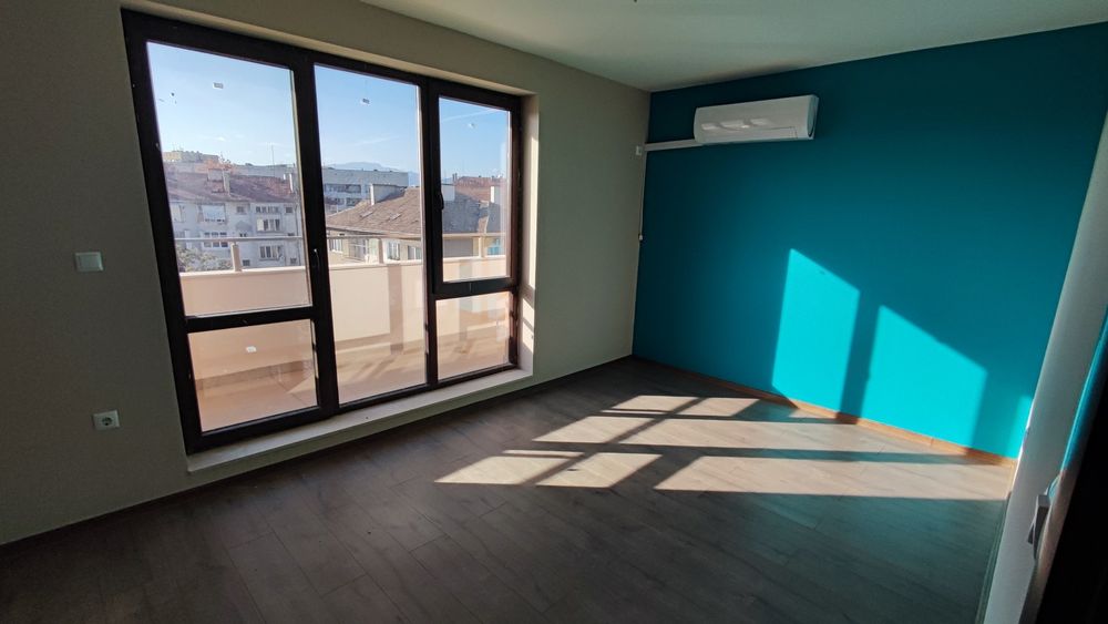 Дава се под наем Тристаен апартамент в Казанлък - 110 кв.м за 150960 € - Снимка #5