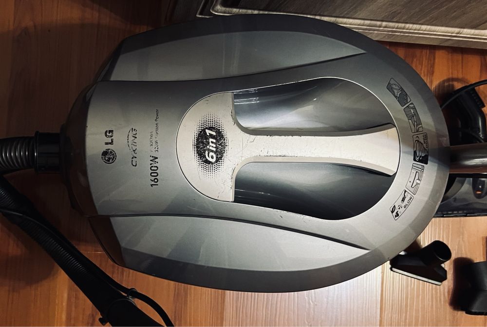 Моющий пылесос LG