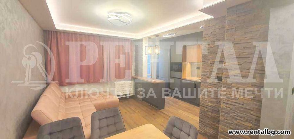 Дава се под наем Четиристаен апартамент в Пловдив, Център - 120 кв.м за 947.58 € - Снимка #3