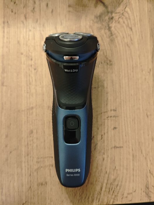 Продам электробритву philips