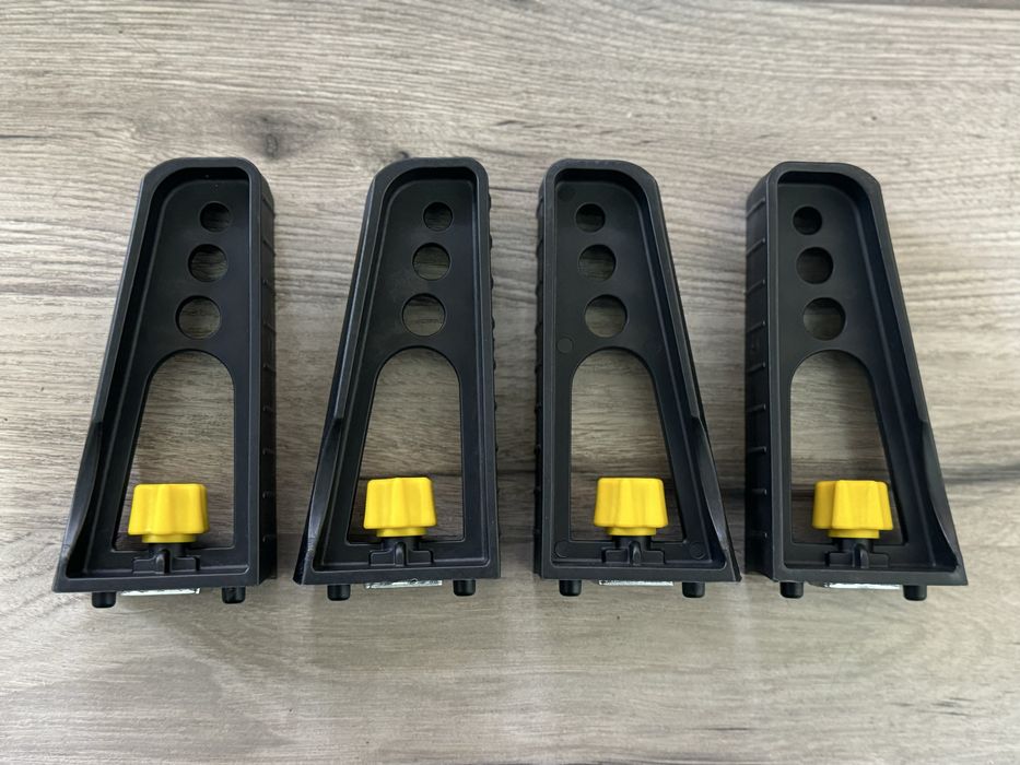 Derjatel dlya bagajnik