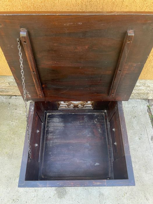 Cufar vechi,lemn masiv, ornamente fontă