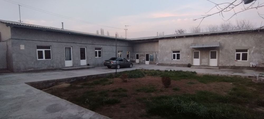 Uy sotiladi 8sotix srochna