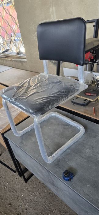 stul turon ranggi qora