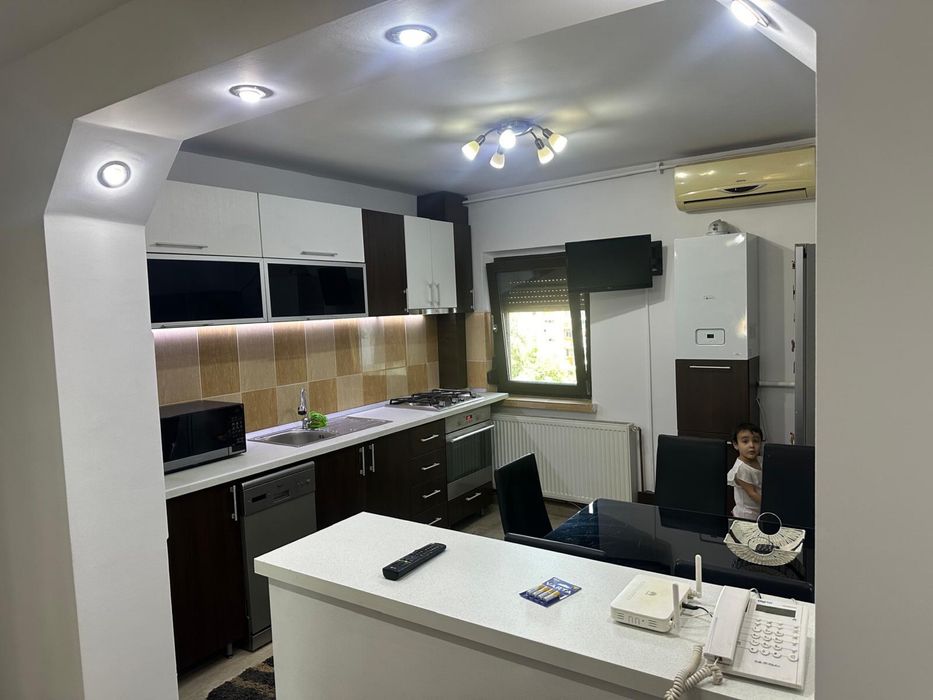 Inchiriez apartament (particular)