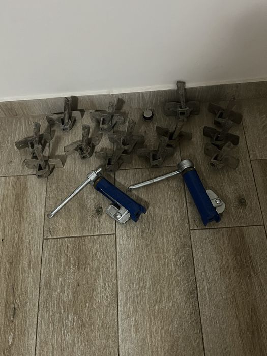 Ofer spre vanzare un troler nou rebok plus altele
