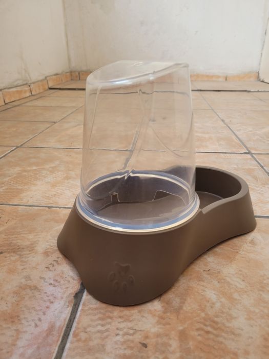 Кормушка для животных