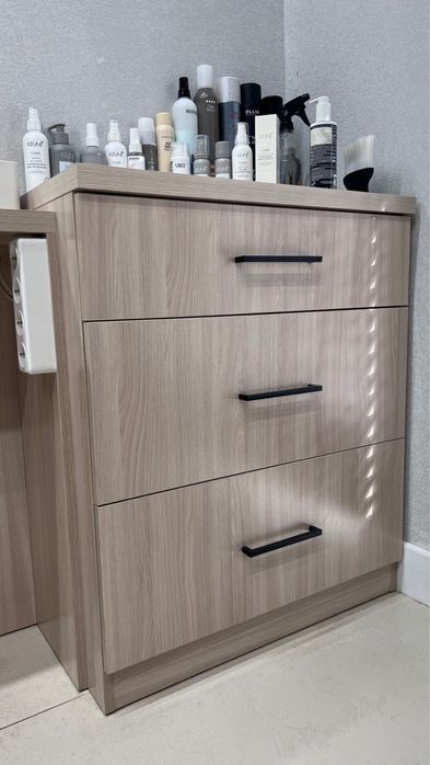 Мебель с зеркалами для парикмахерской