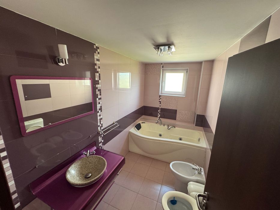 De inchireat apartament 3 camere