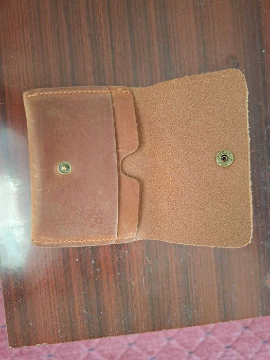 Мек ръчно изработен портфейл от естествена телешка кожа