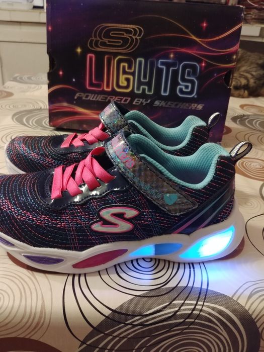 Нови детски светещи маратонки Skechers