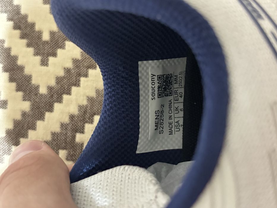 Продам оригинальные новые кростовки saucony