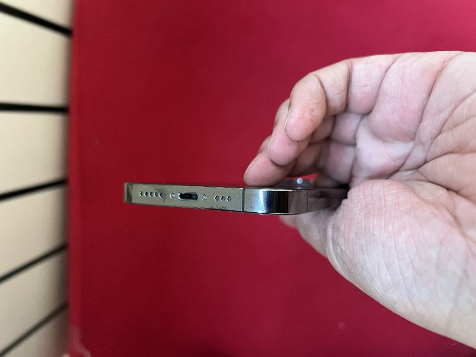 iPhone 13 pro           .