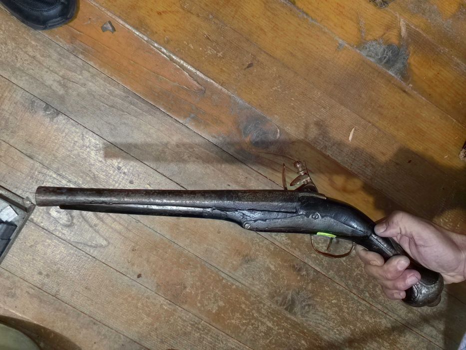 Античен кремъчен пистолет – ръчна изработка, 18–19 век
Цена: 2200 лв.