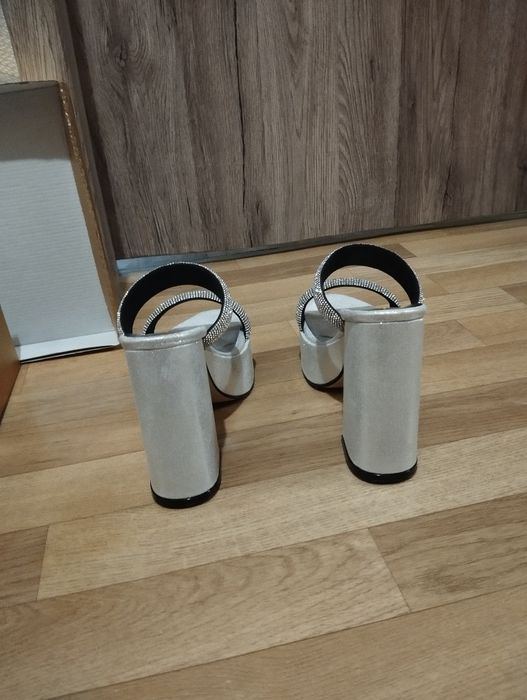 Сребристо дамско сабо/чехли