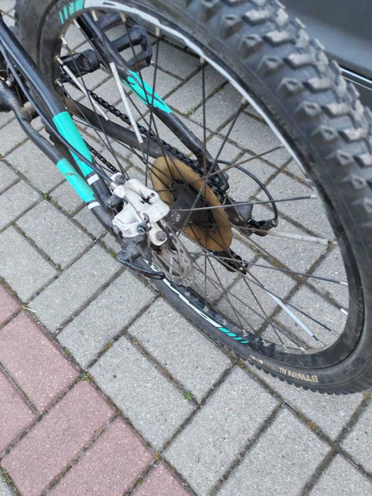 Vând bicicleta 1 an folosita în stare perfecta de funcționare