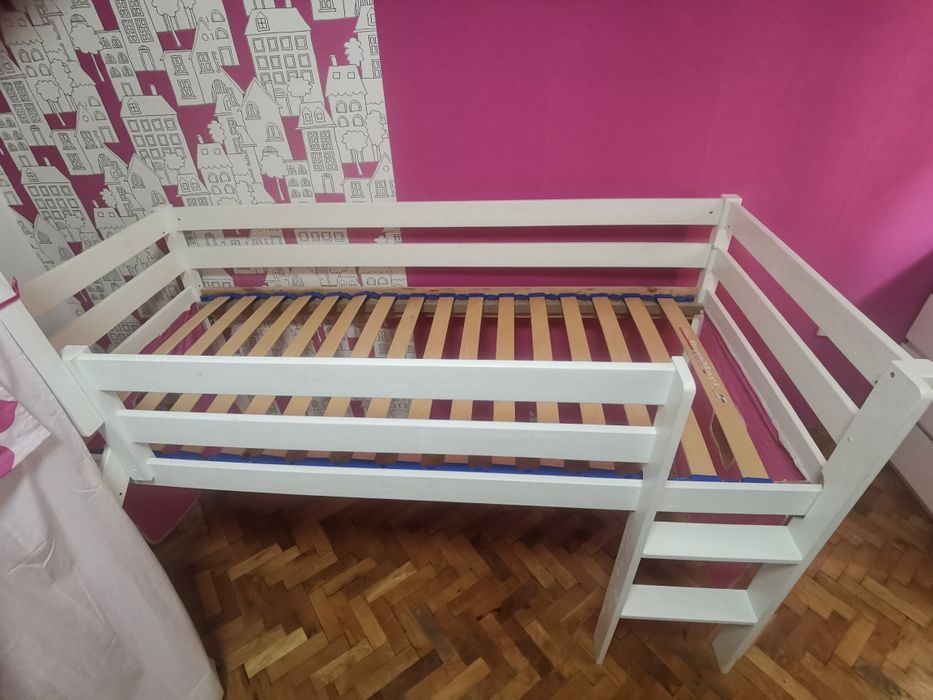 Легло с пързалка