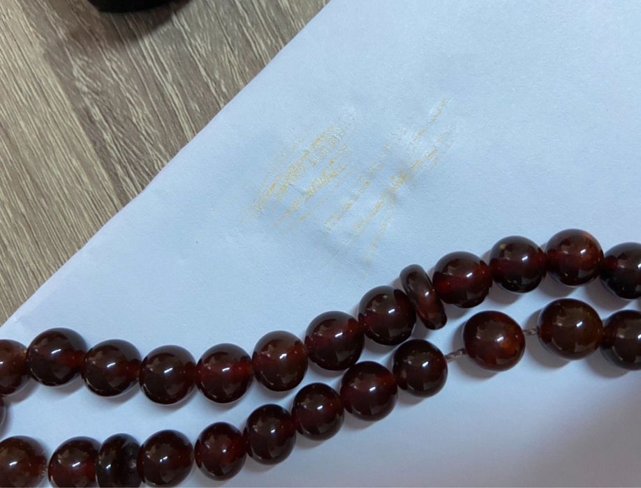 Mărgele din chihlimbar presat