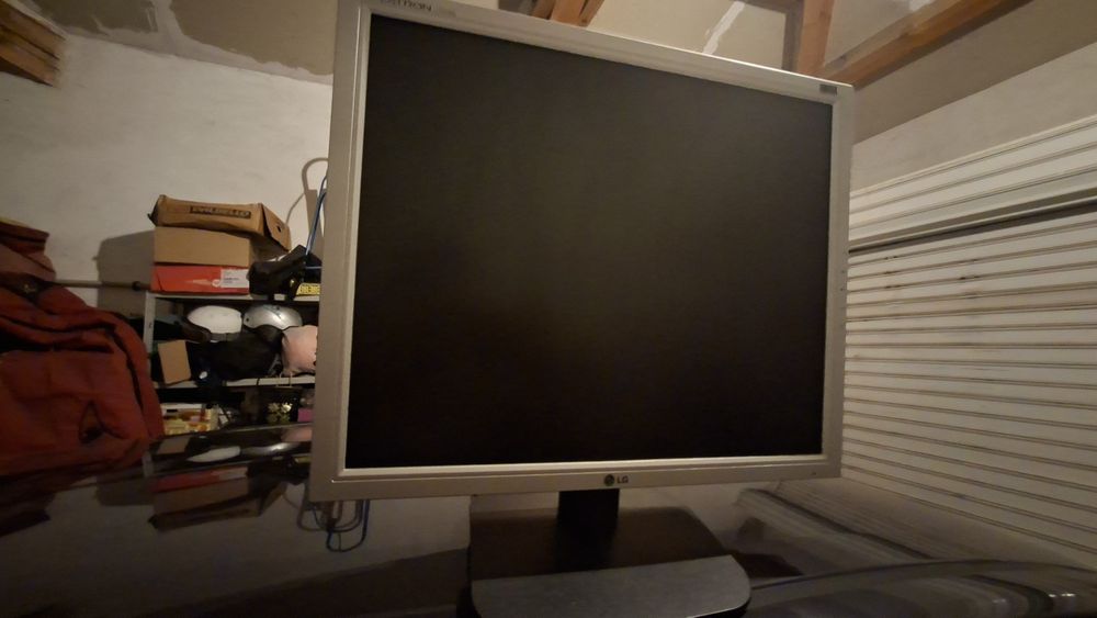 Монитор  LG  Flatron  19"  from  2008