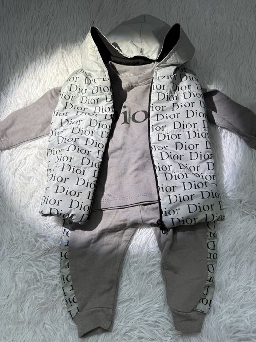 Много детских вещей от рождения до года