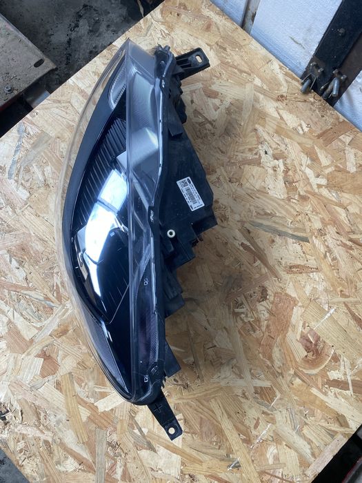 Far stanga halogen ford kuga 3