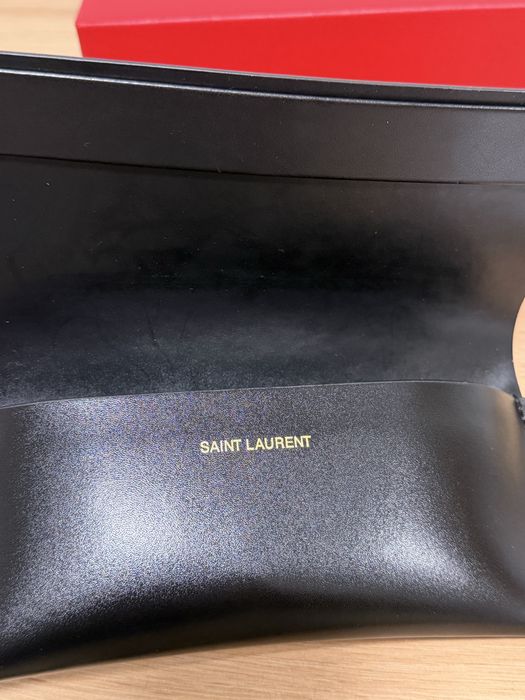 Дамски очила Saint Laurent.