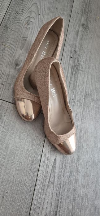 Vand pantofi dama măsura 38