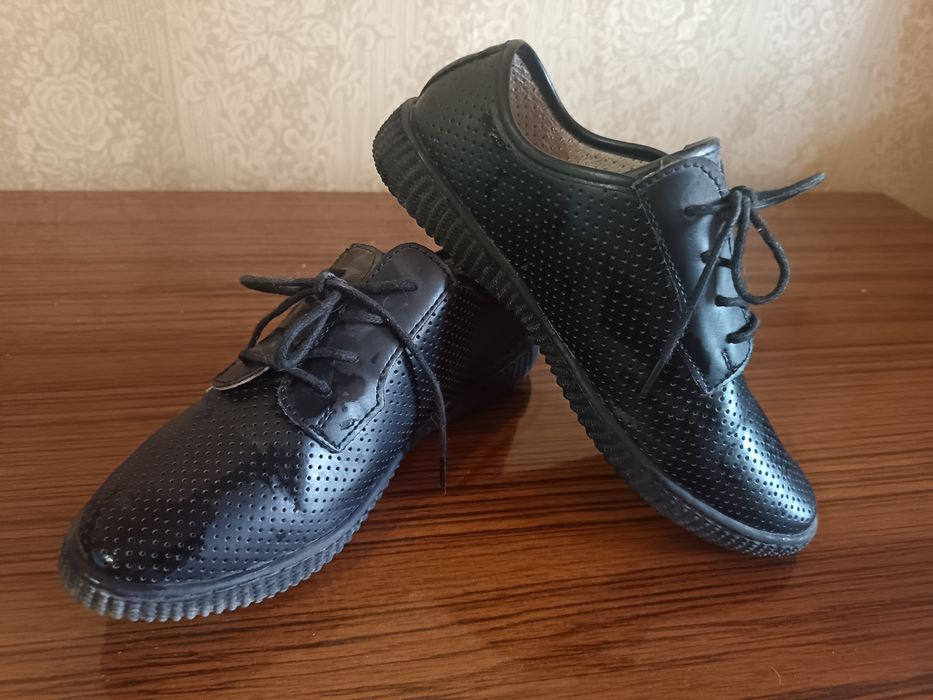 Продам обувь на девочку