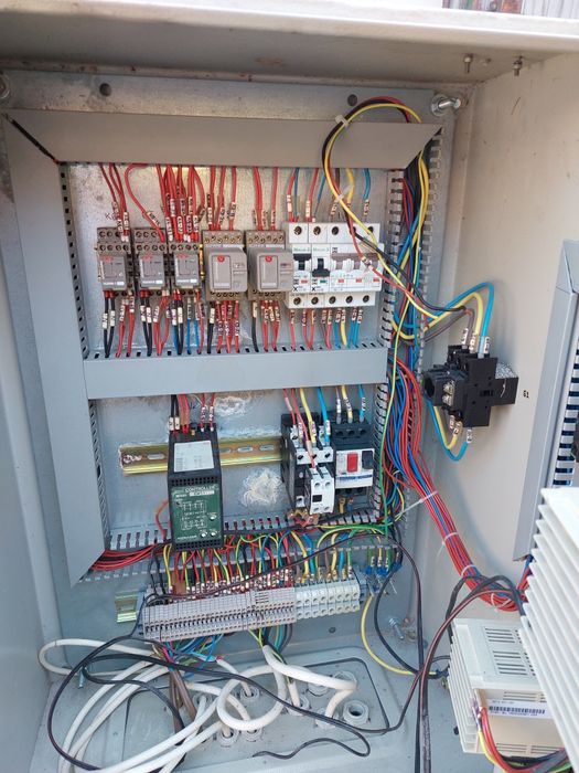 Vând tablou electric 50 cm lungime și 70 lungime și 25 interior