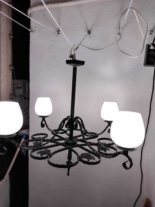 Продавам осветително тяло от ковано жязозо