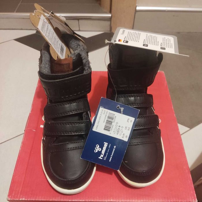 Продавам детски боти Hummel 26 размер