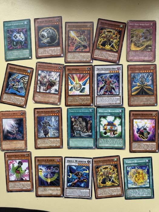Карти Yu-Gi-Oh.Лимитирани декове!