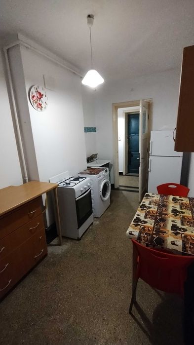 Ofer spre inchiriere garsoniera