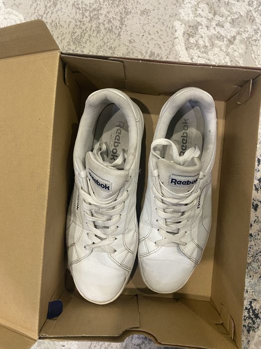 СРОЧНО ПРОДАЮ! Оригинал кеды Reebok, белые. Размер 44