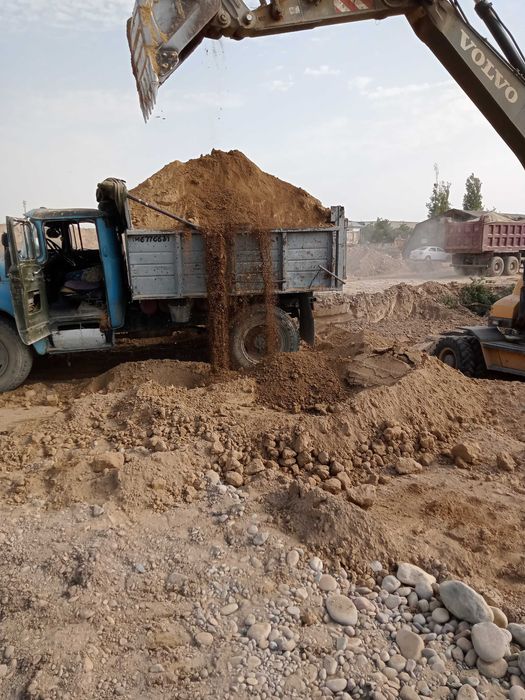 ЗиЛе самасвале чистый жёлтый грунт доставка. ЗиЛда турпок бор доставка