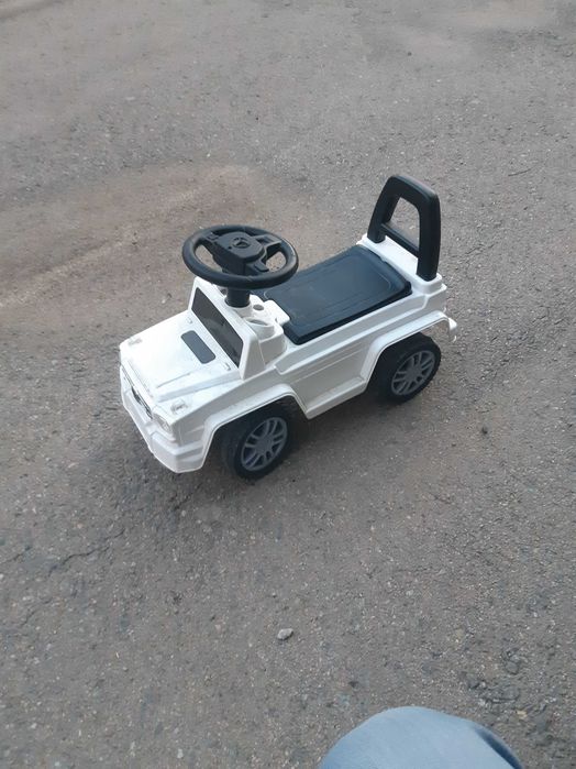 Продам машинку толкар