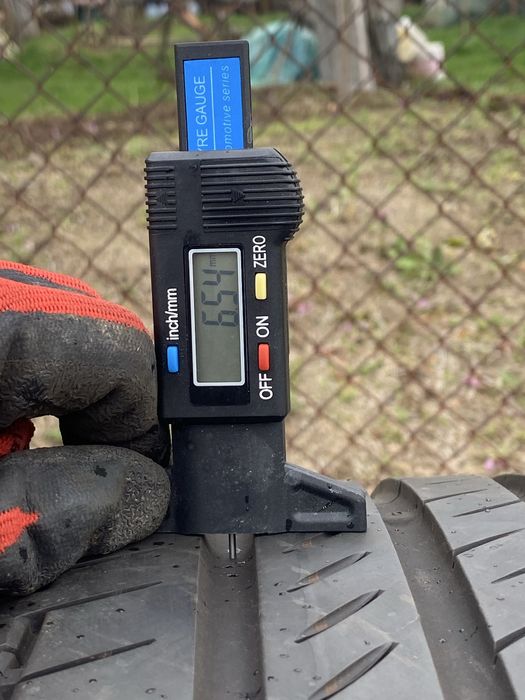 245/45/19 Континентал  Летни