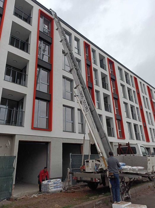 Качване и сваляне на строителни материали със строителен асансьор