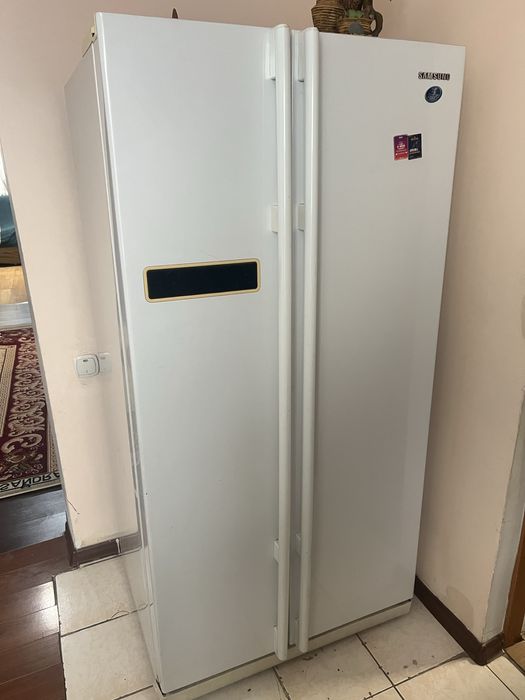 Продам 2-х дверный Холодильник Samsung