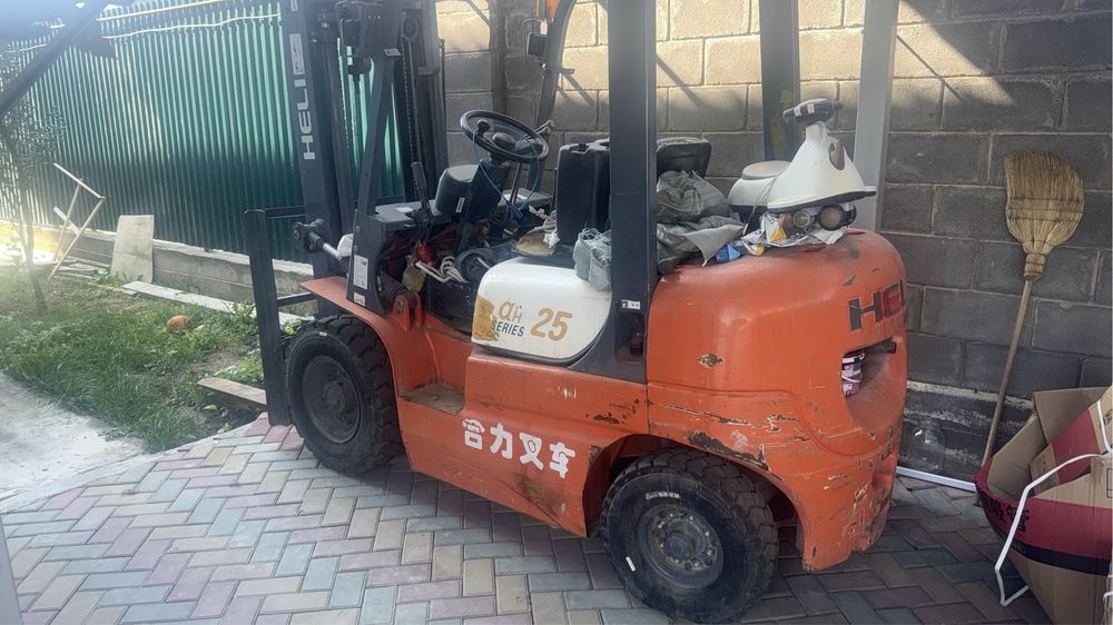 погрузчик 2.5тон