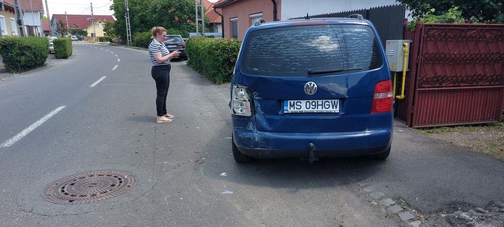 Vând VW Touran 2005 , motor 1,9 TDI  seria BKC