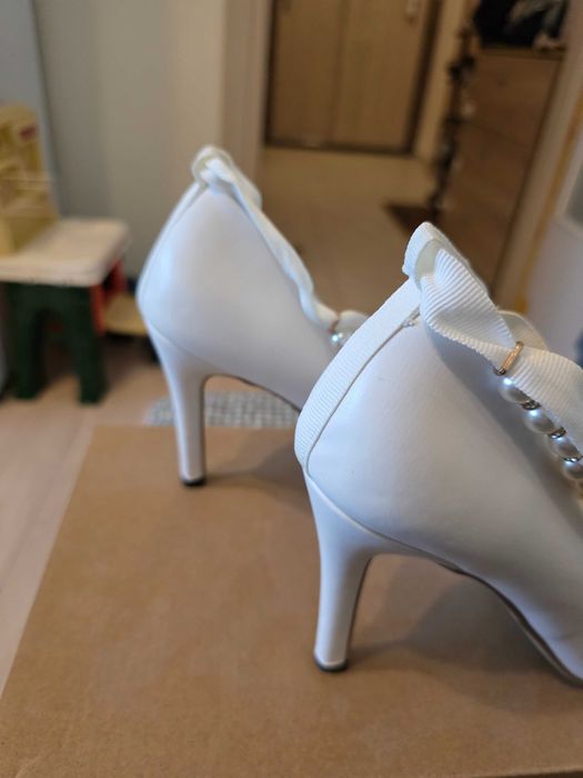 Дамски обувки на ток НОВИ 39 НОМЕР